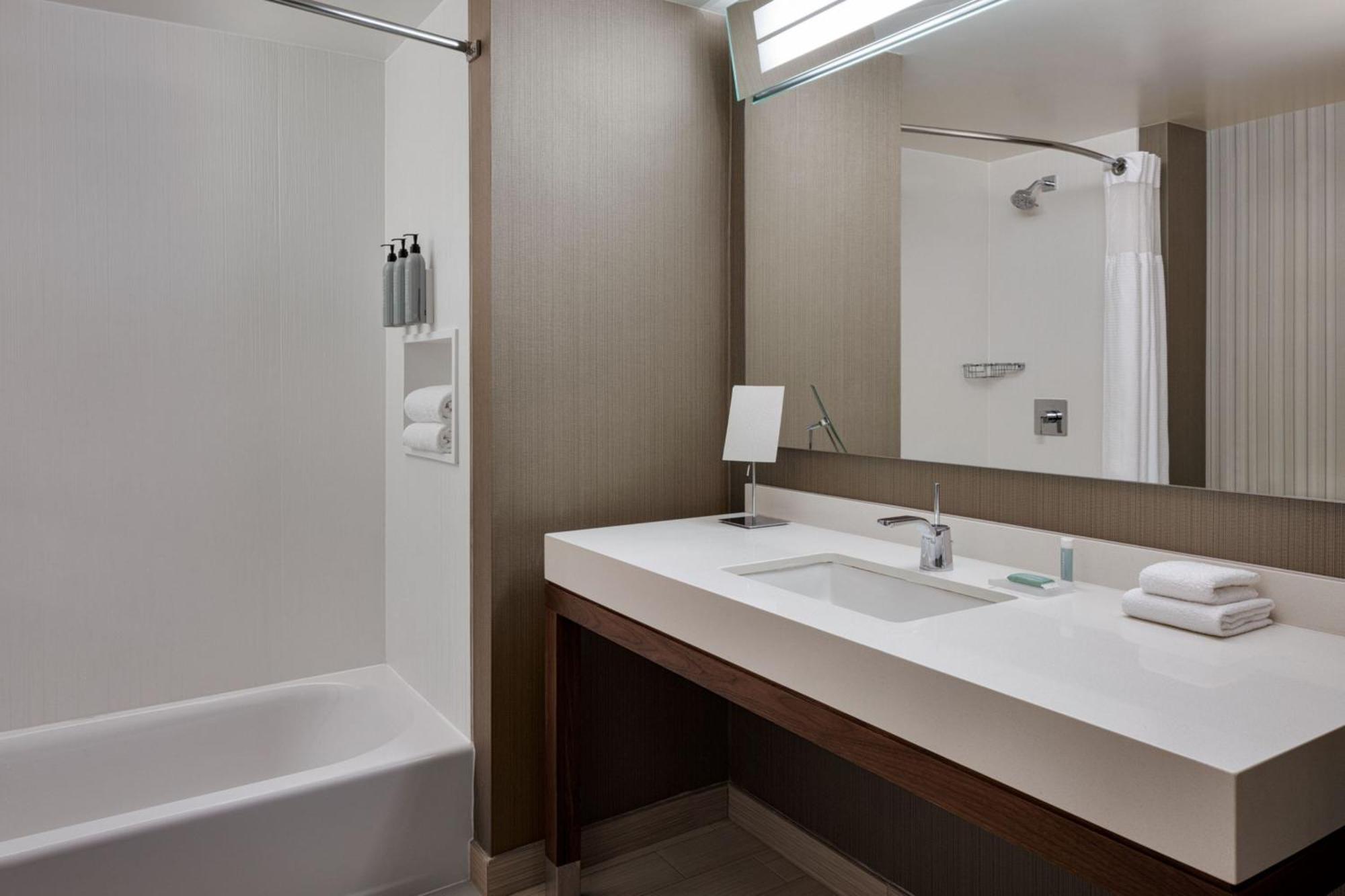 Courtyard By Marriott Prince George Exterior foto